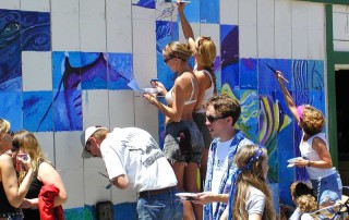 Group of people painting a wall credit: Jon Sullivan